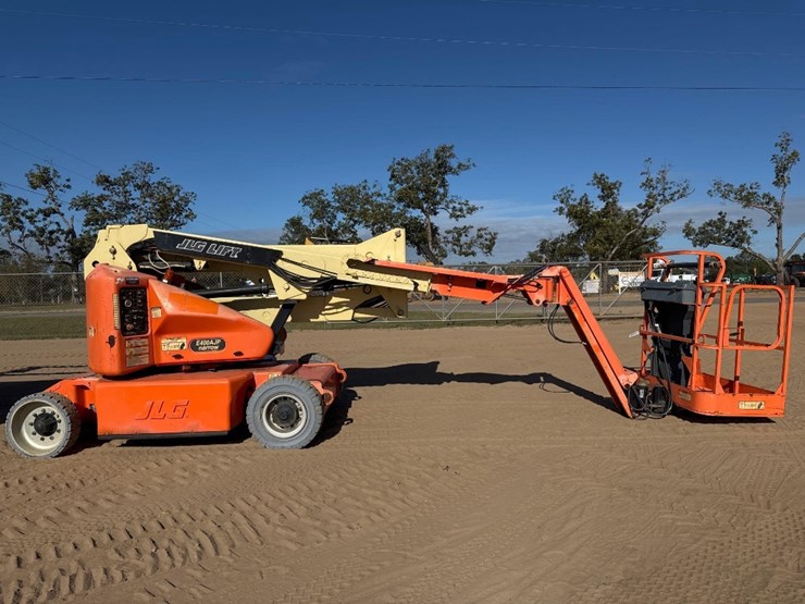 2008-jlg-e400ajpn-image-1