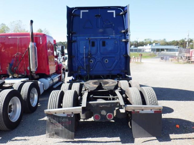 2016-freightliner-cascadia-125-evolution-image-8
