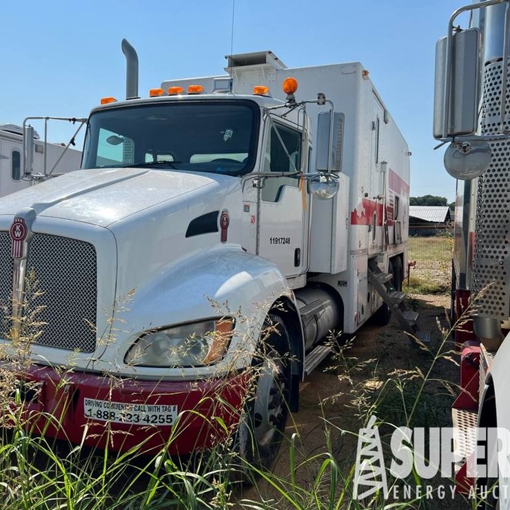 2011 KENWORTH T370