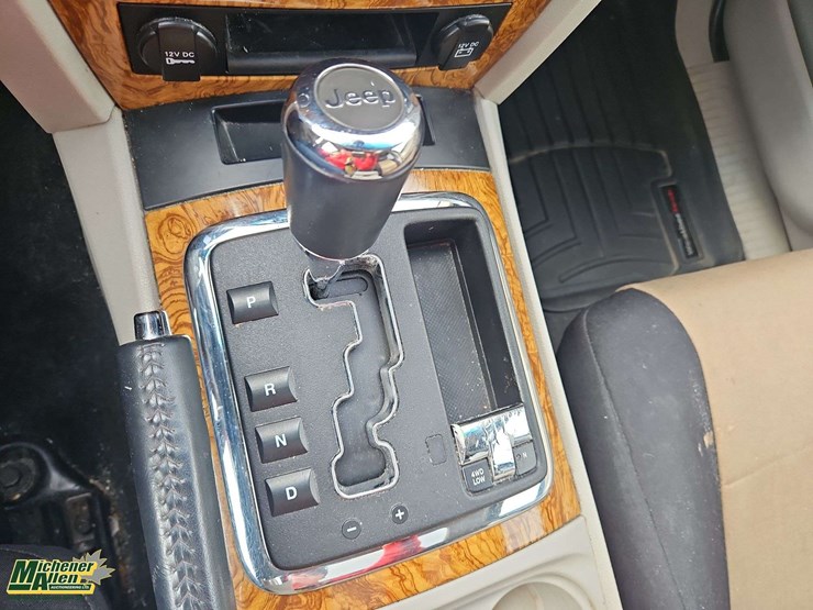 2010-jeep-grand-cherokee-image-9