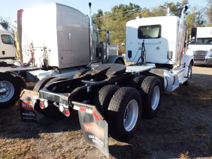 2019-peterbilt-567-image-6