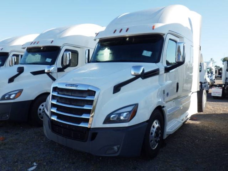 2019-freightliner-cascadia-126-image-1