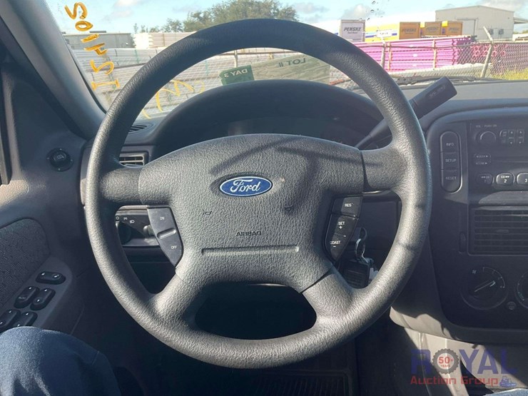 2005-ford-explorer-image-13