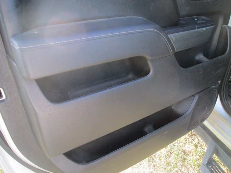 2016-chevrolet-silverado-image-18