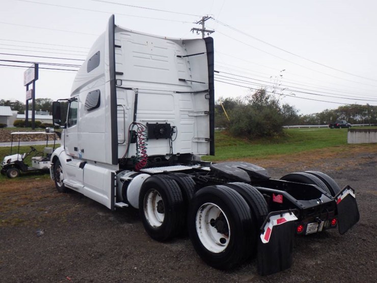 2019-volvo-vnl-760-image-10