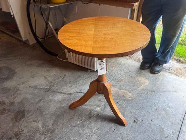 20"-round-top-table-image-1