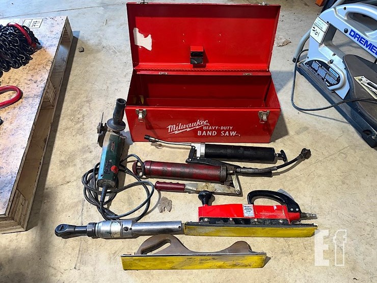unknown-assorted-hand-tools-image-1