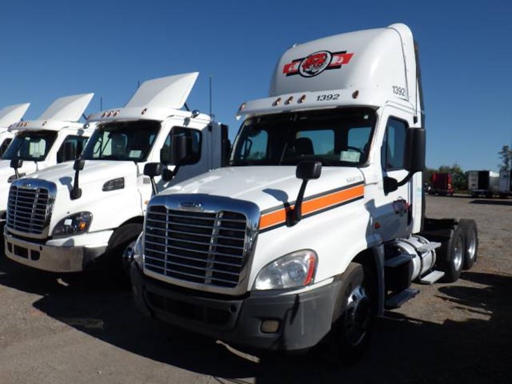 2017-freightliner-cascadia-125-image-1