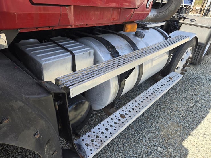 2005-mack-cl733-image-19