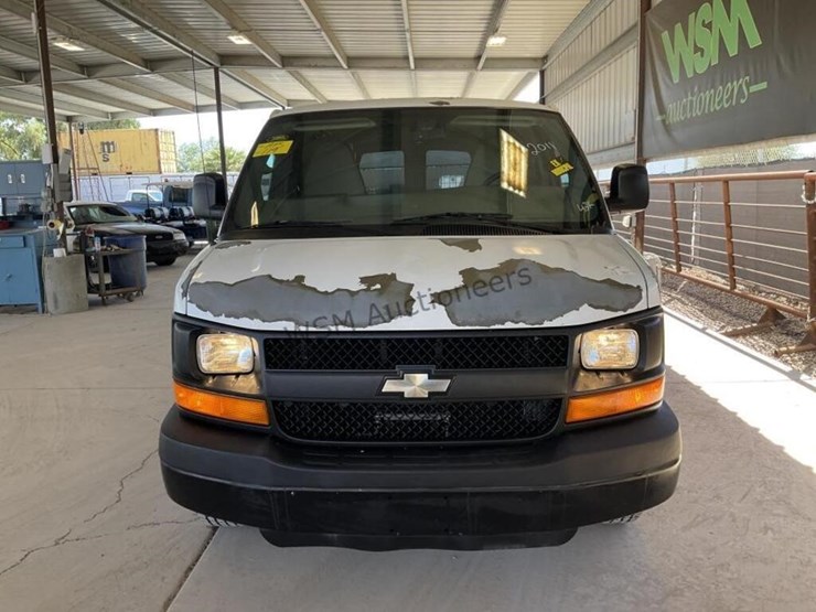2011-chevrolet-express-2500-image-3