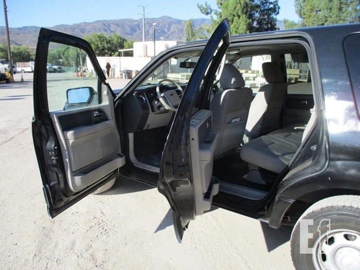 2010-ford-expedition-image-12