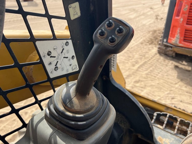 caterpillar-226d-image-25