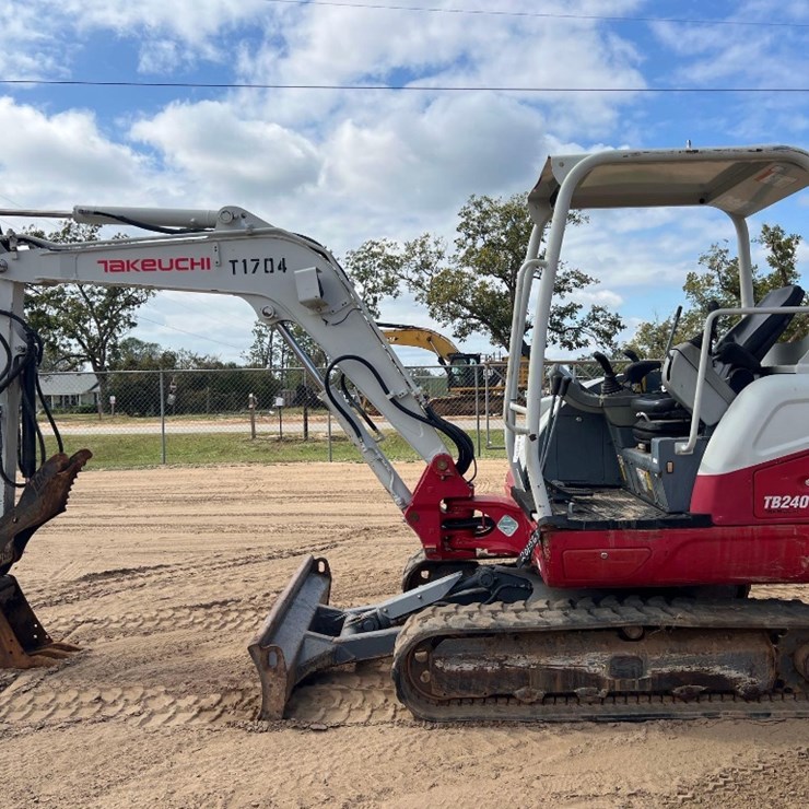 2017 TAKEUCHI TB240