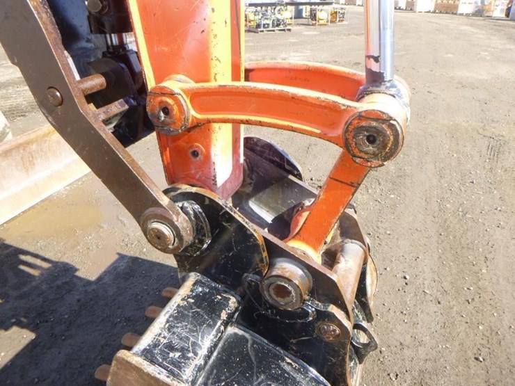2017-kubota-kx080-image-11