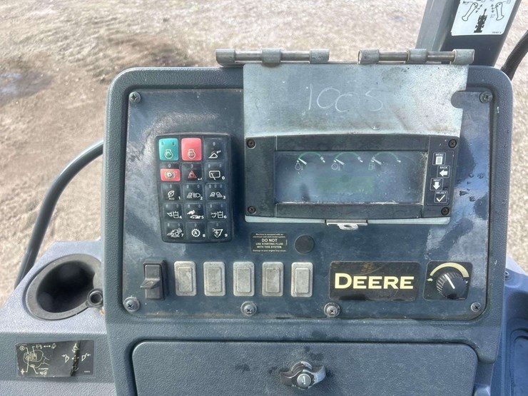 2015-deere-410l-image-16