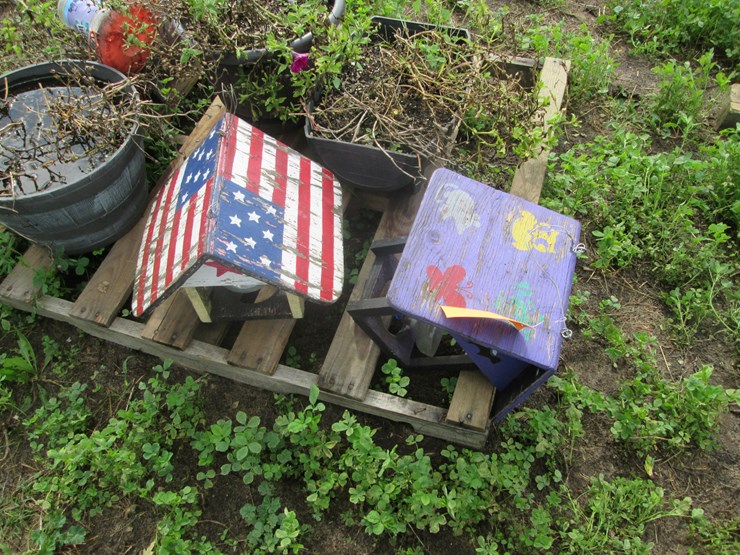 #5055-•-(4)-planters-and-(2)-bird-feeders-image-4