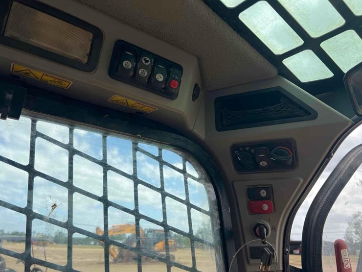 2019-caterpillar-259d-image-30