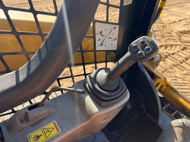 2018-caterpillar-259d-image-28