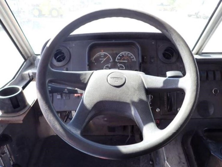 2013-freightliner-mt55-image-14