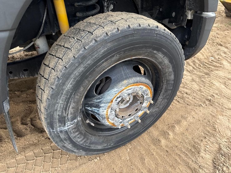 2019-ford-f550-xl-image-11