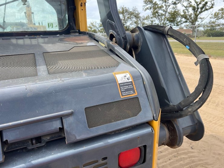 deere-325g-image-25