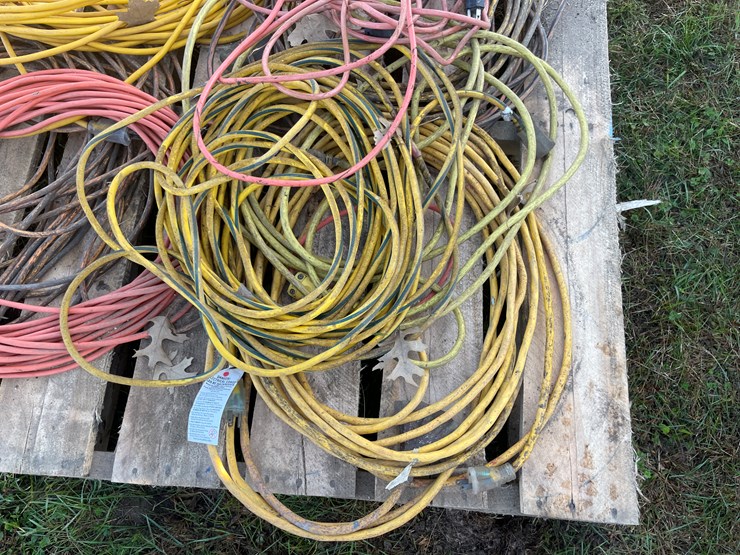 #5068-•-pallet-of-extension-cords-image-4
