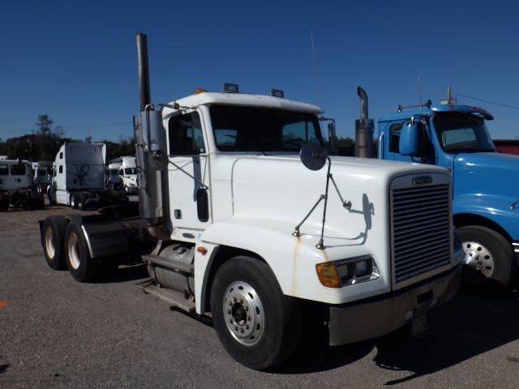 2001-freightliner-fld120-image-2