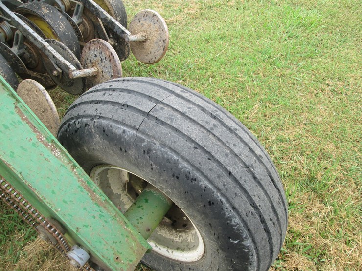 john-deere-750-image-12