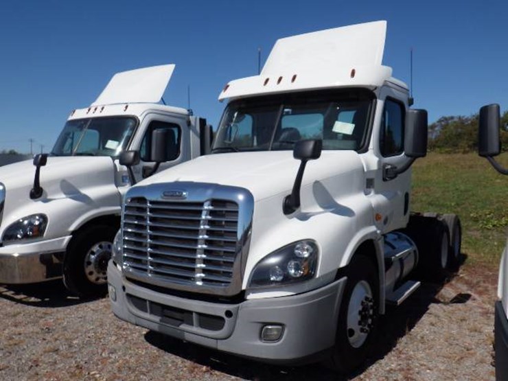 2019-freightliner-cascadia-125-image-1