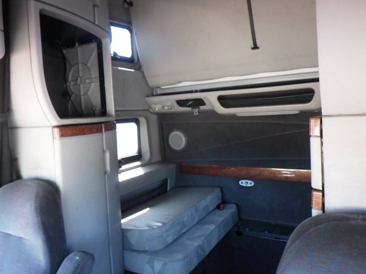 2006-volvo-vnl780-image-12
