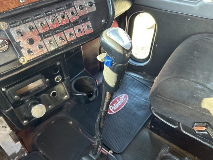 2002-peterbilt-357-image-70