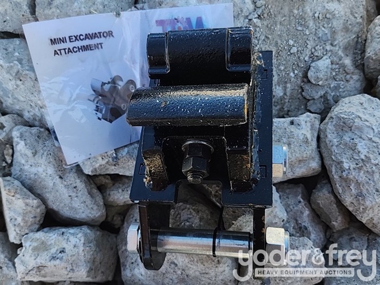 unused-2025-tpm-quick-hitch-to-suit-mini-excavator,-1”-pin-image-4