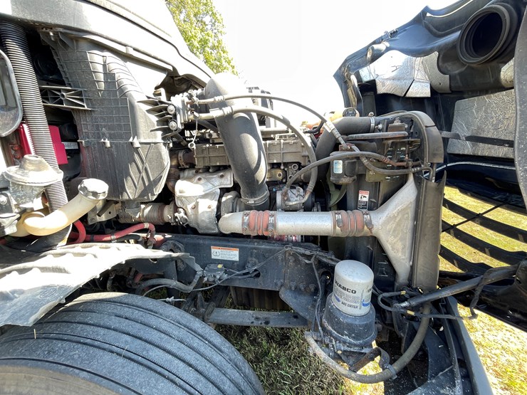 #1666-•-2019-freightliner-cascadia-semi-tractor-(title-in-delay)-image-18