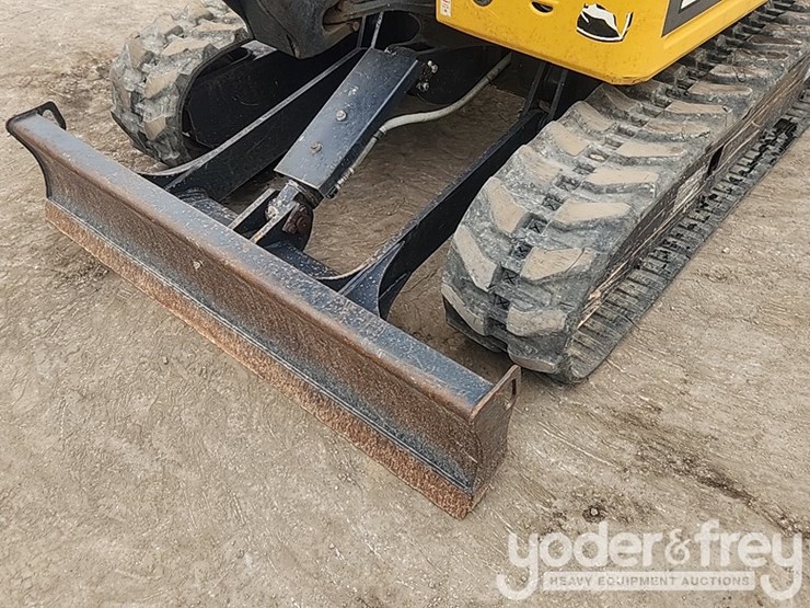 2021-deere-26g-image-23