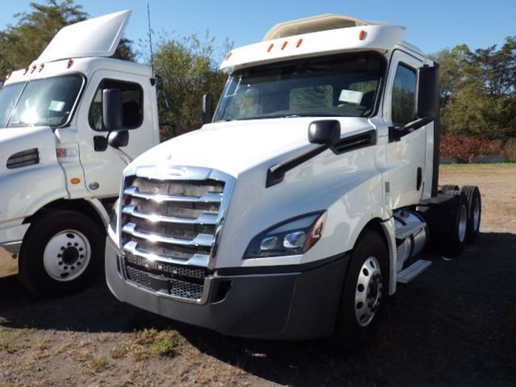 2018-freightliner-cascadia-126-image-1