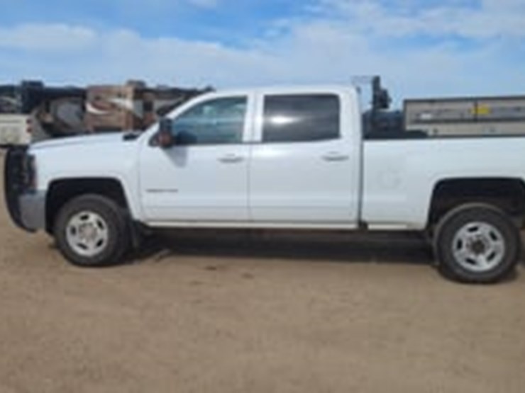 2017-chevrolet-silverado-2500hd-image-5