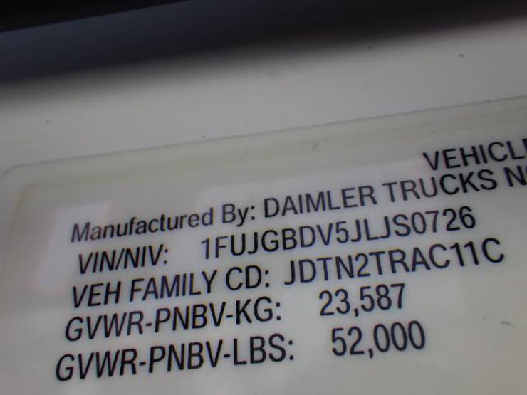 2018-freightliner-cascadia-113-image-11