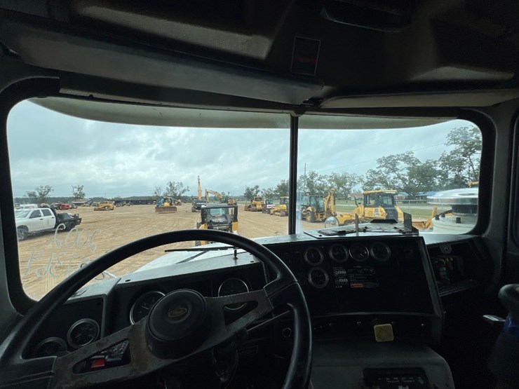 2002-mack-rd688s-image-37