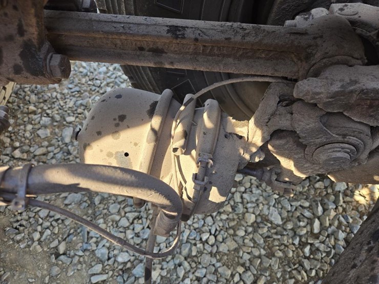 2005-mack-cl733-image-27
