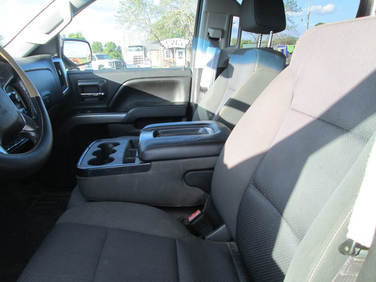 2016-chevrolet-silverado-image-24
