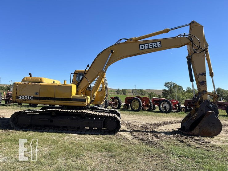 deere-200-lc-image-4