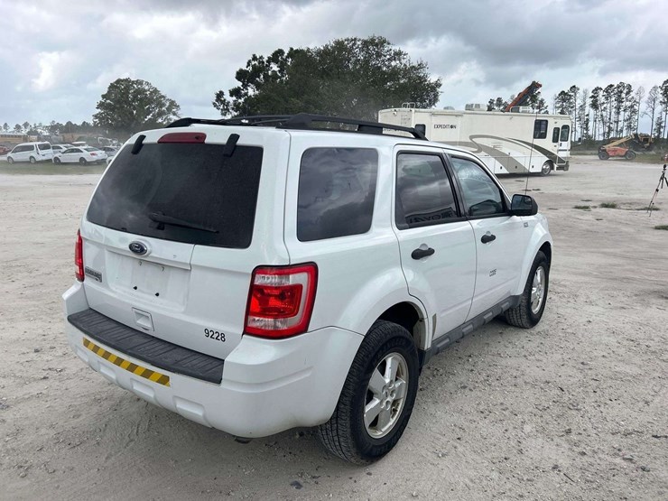 2011-ford-escape-xlt-image-3
