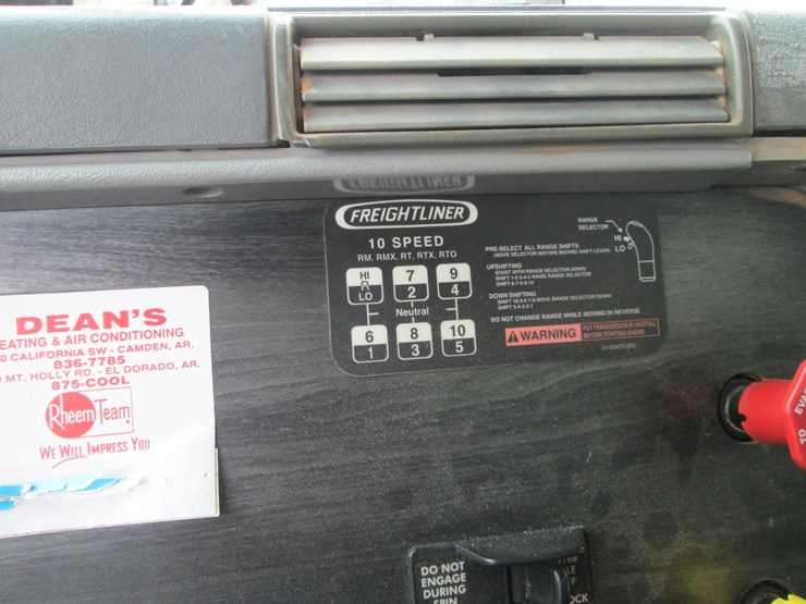 2006-freightliner-columbia-120-image-35