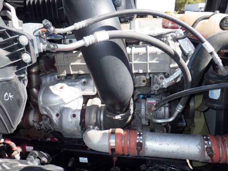 2019-freightliner-cascadia-126-image-14