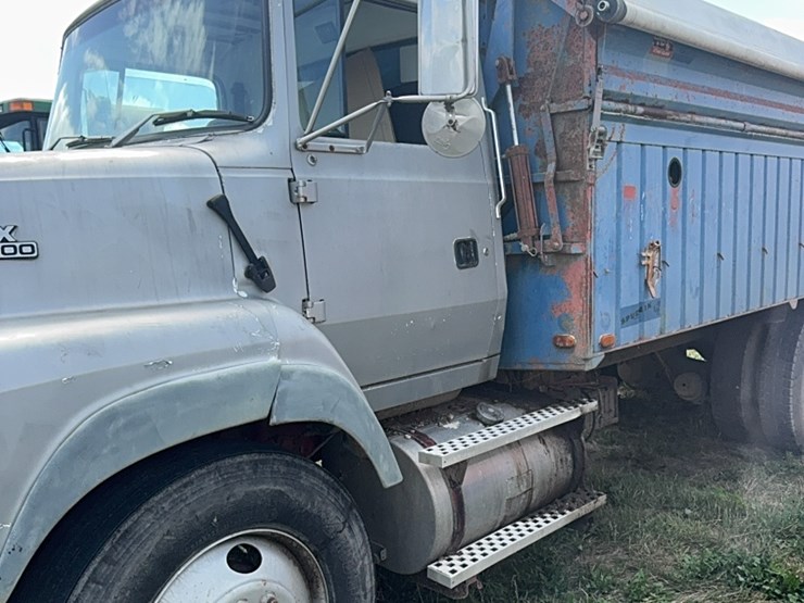 1995-ford-l9000-image-6