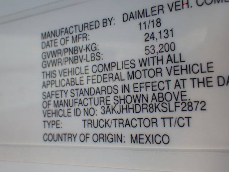 2019-freightliner-cascadia-126-image-12