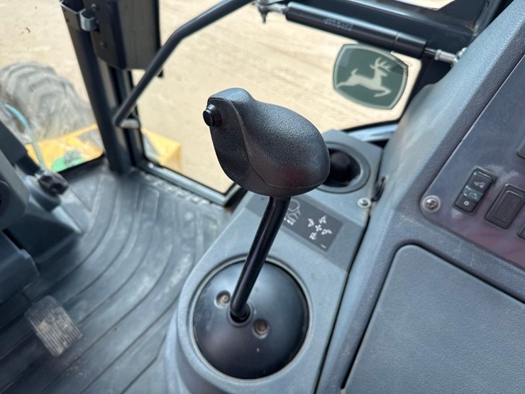 2018-deere-410l-image-26