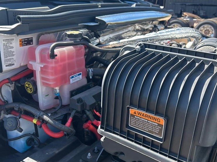2023-chevrolet-silverado-6500hd-image-55