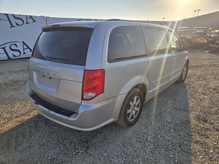 2011-dodge-grand-caravan-image-5