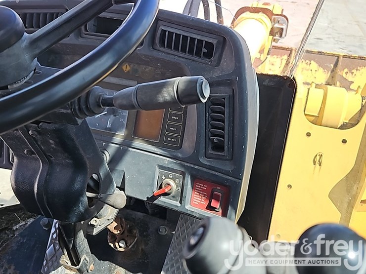 2003-deere-824j-image-31